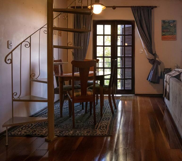 Apartamento Apto Inteiro Com 3 Quartos Campos do Jordão